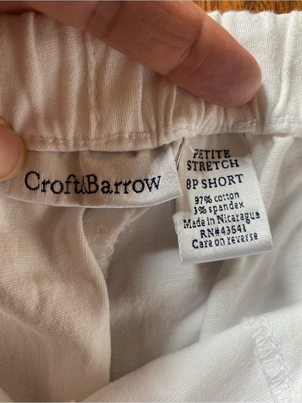 Croft & Barrow 8P short white pants - Picture 2 of 3